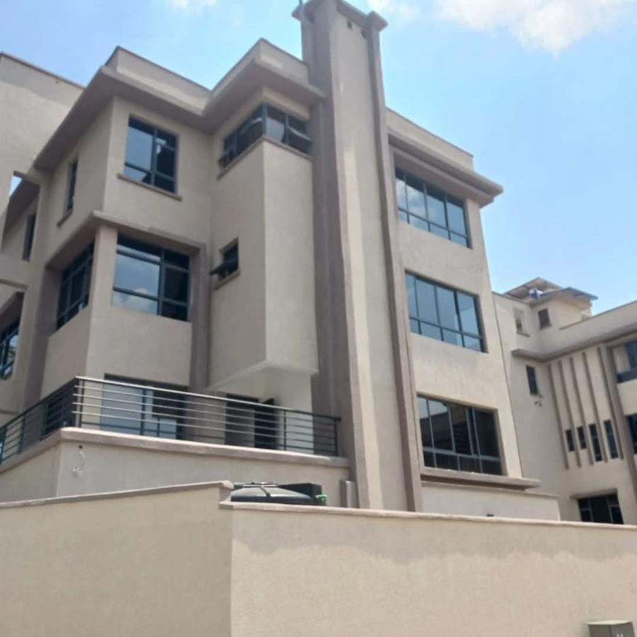 5 Bed Townhouse with En Suite at Lavington - 1