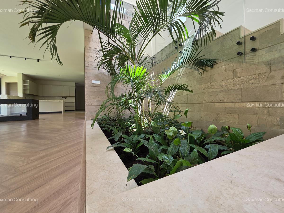 5 Bed Villa with En Suite in Westlands Area - 19