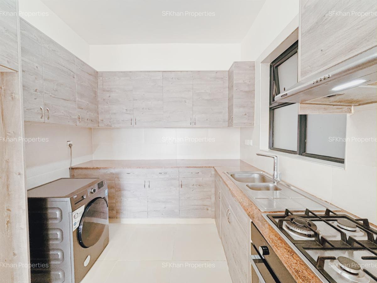 2 Bed Apartment with En Suite at Lantana Road - 8