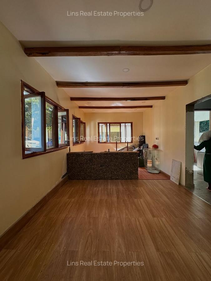 7 Bed House with En Suite in Ridgeways - 17