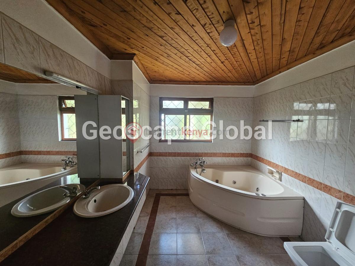 5 Bed House with En Suite in Spring Valley - 3