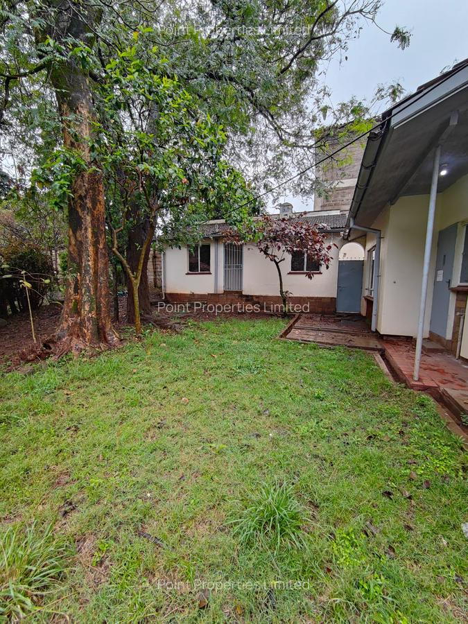 4 Bed House with En Suite in State House - 3