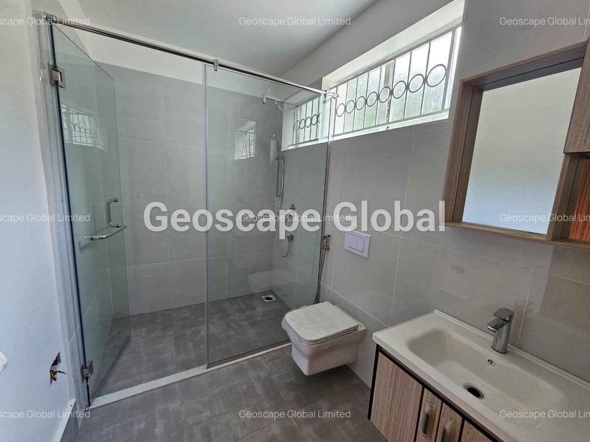 5 Bed House with En Suite in Runda - 15