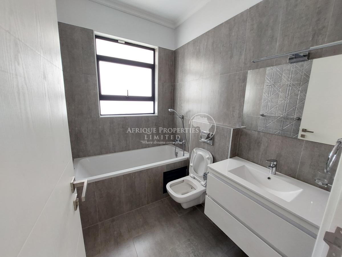4 Bed House with En Suite in Runda - 17