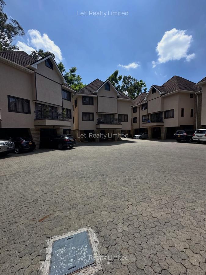 5 Bed Villa with En Suite in Lavington - 1
