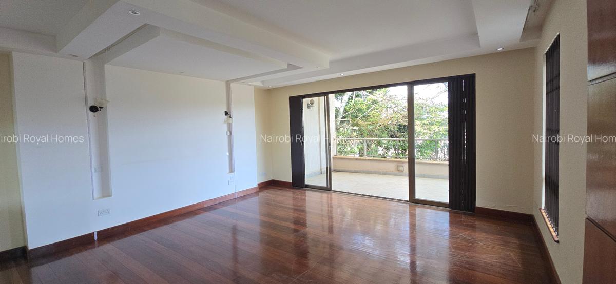 5 Bed Townhouse with En Suite at Tende Drive - 8