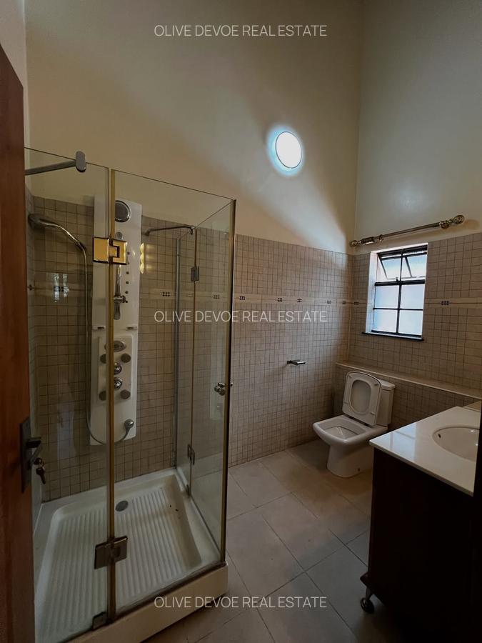 4 Bed Townhouse with En Suite in Lavington - 11