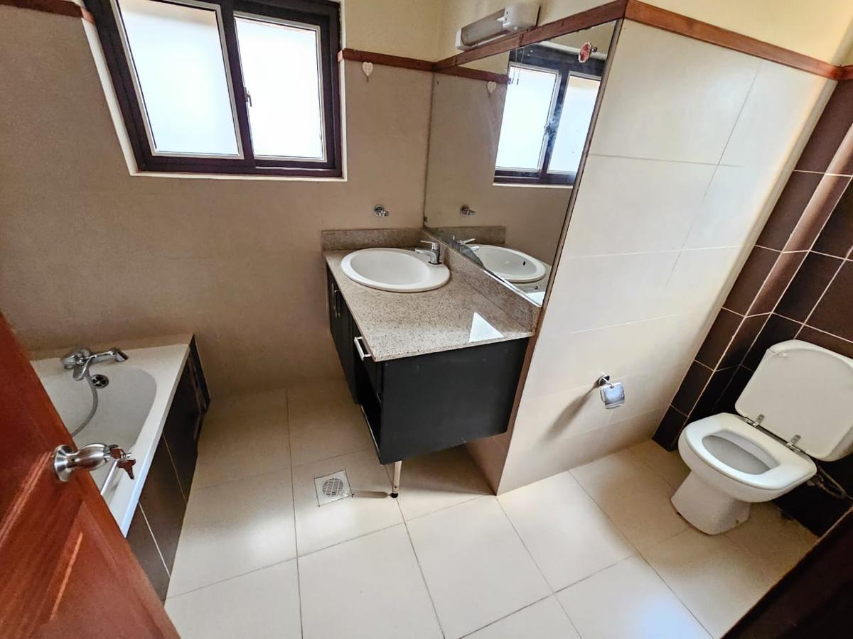 4 Bed Townhouse with En Suite in Lavington - 15