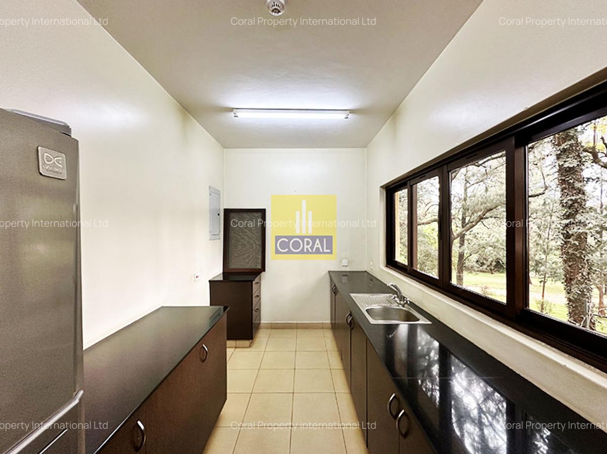 4 Bed Apartment with En Suite in Riverside - 16