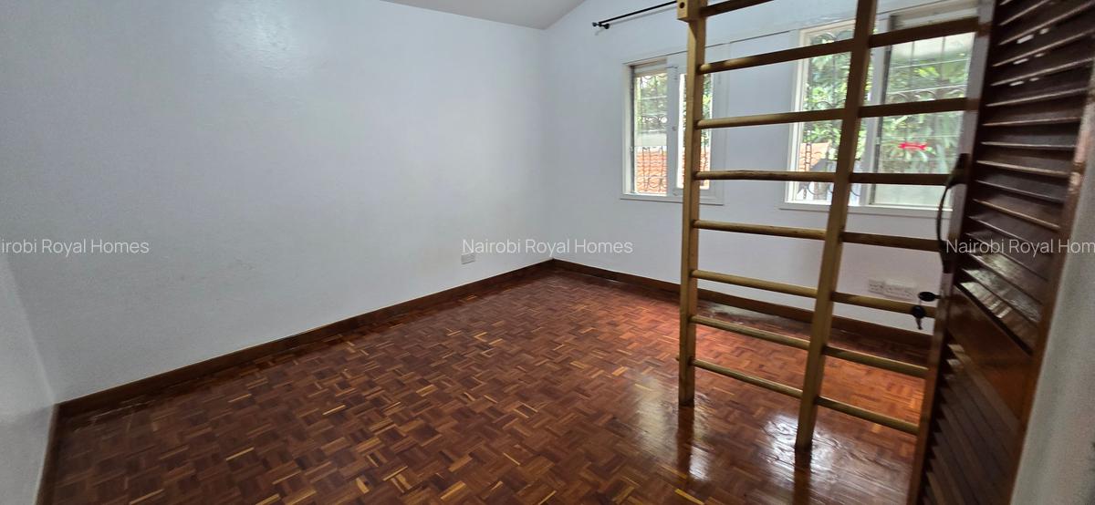 4 Bed House with En Suite at Hill View - 8