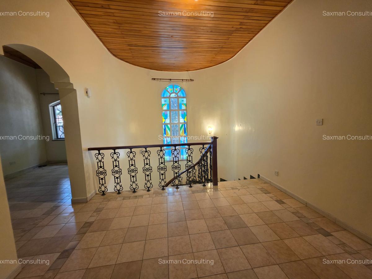 4 Bed House with En Suite in Spring Valley - 16