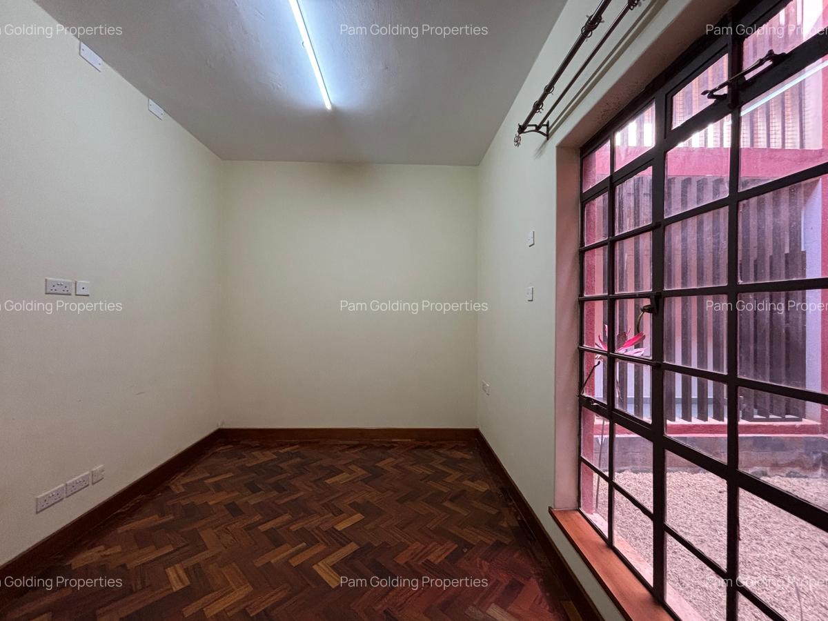 3 Bed Apartment with En Suite in Runda - 19