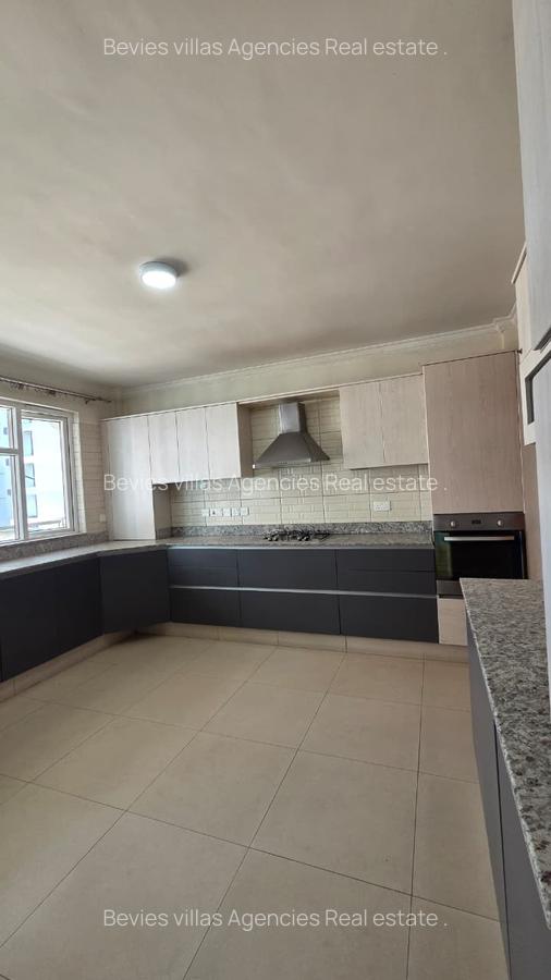 4 Bed Apartment with En Suite at Parklands - 20