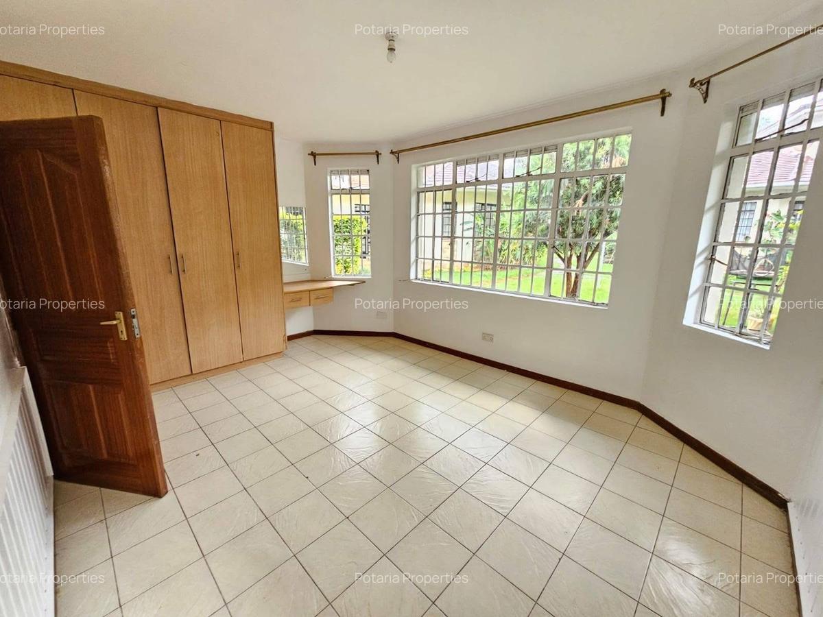 4 Bed Townhouse with En Suite in Spring Valley - 2