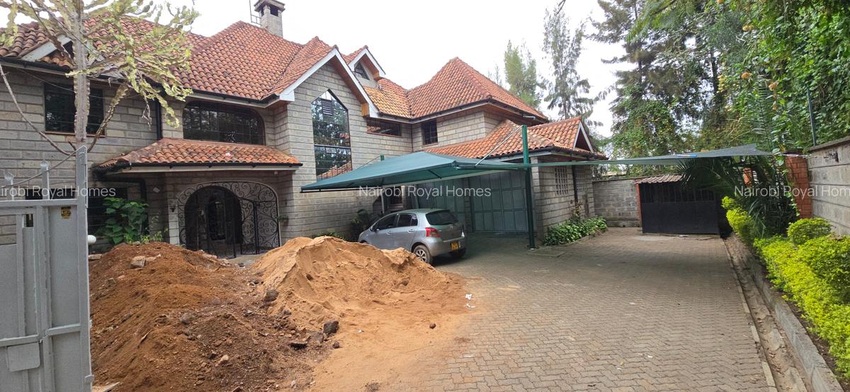 5 Bed Townhouse with En Suite at Lavington Green - 2