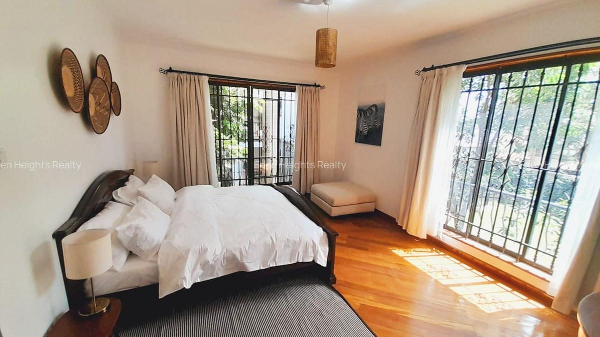 Furnished 3 Bed Apartment with En Suite at Dennis Pritt - 12