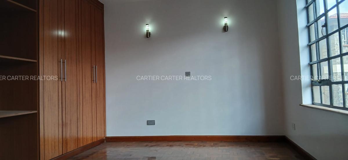 3 Bed Apartment with En Suite in Upper Hill - 15