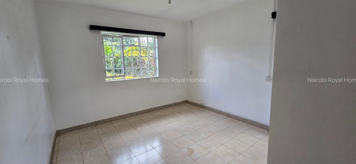 4 Bed House with En Suite at Loresho Road - 8