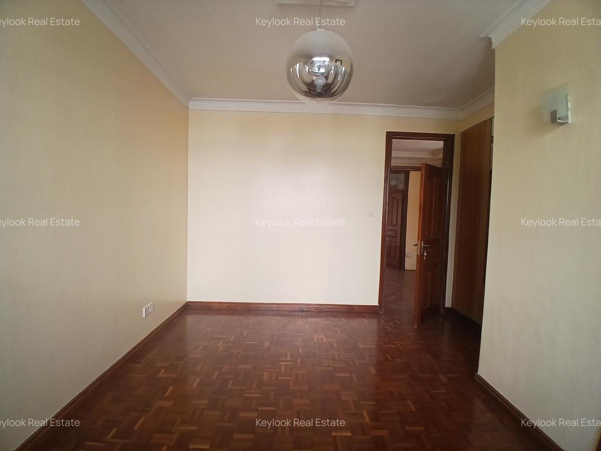 4 Bed Townhouse with En Suite at Lavington - 15