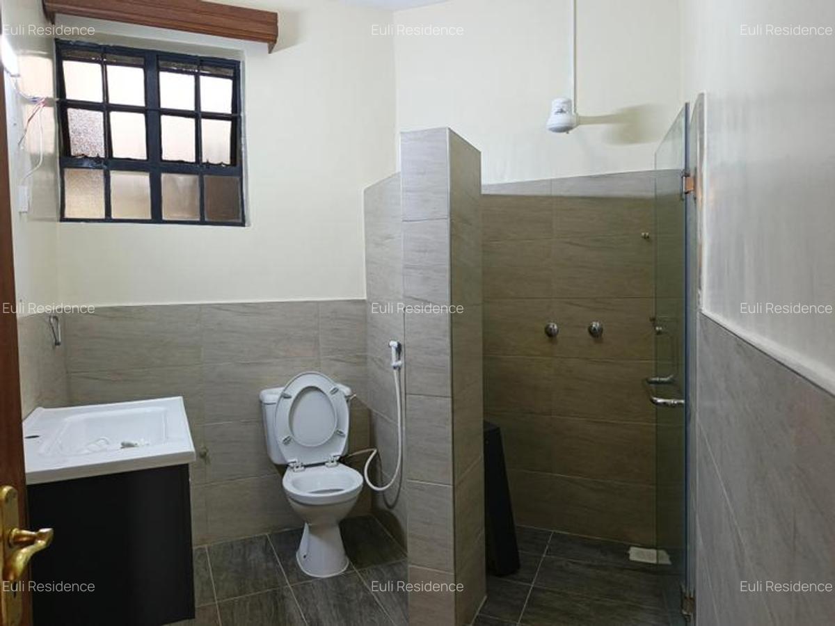 3 Bed Apartment with En Suite at Rhapta Rd - 5