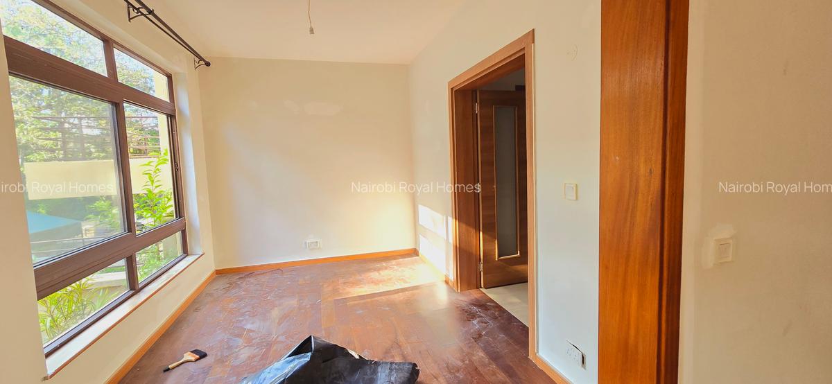 5 Bed Townhouse with En Suite at Lavington Green - 19