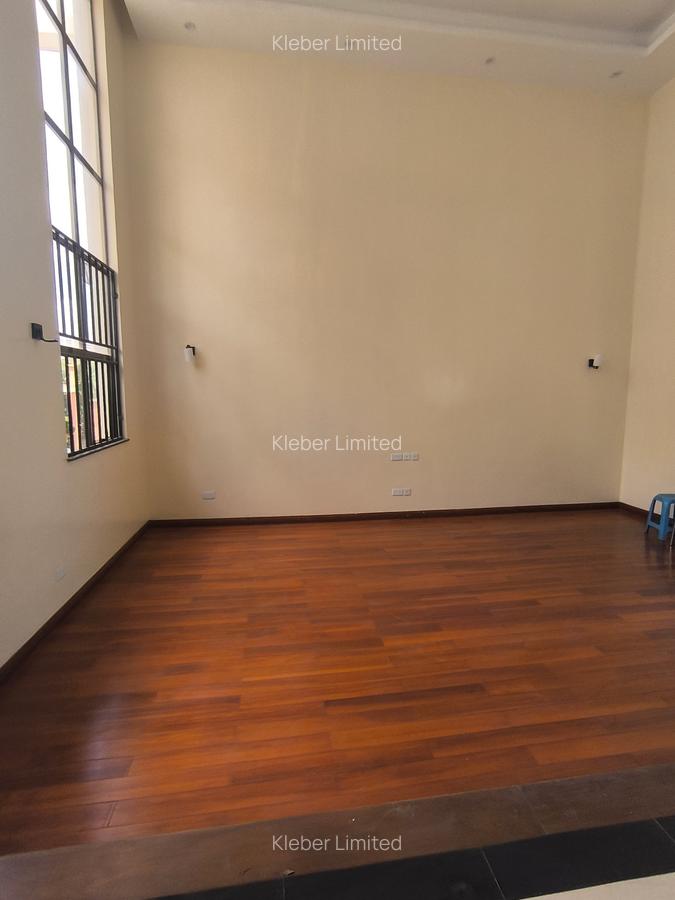 5 Bed Villa with En Suite in Lavington - 5