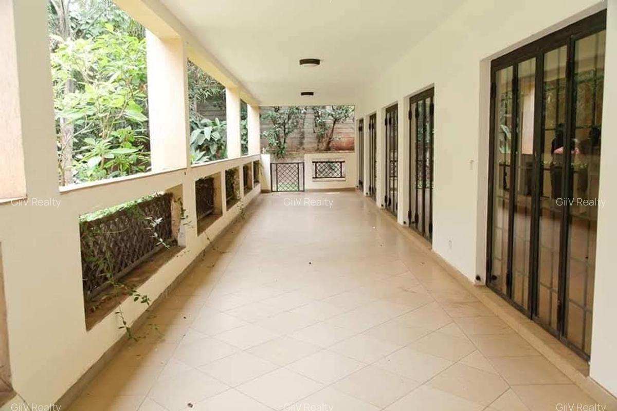 3 Bed Apartment with En Suite in Riverside - 5