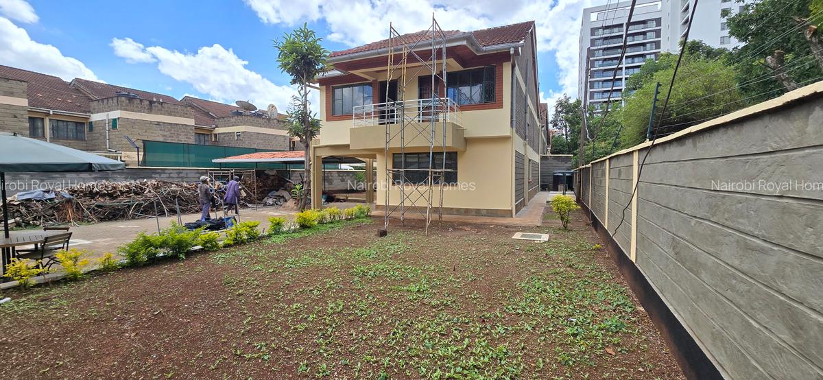 5 Bed Townhouse with En Suite at Lavington Green - 4