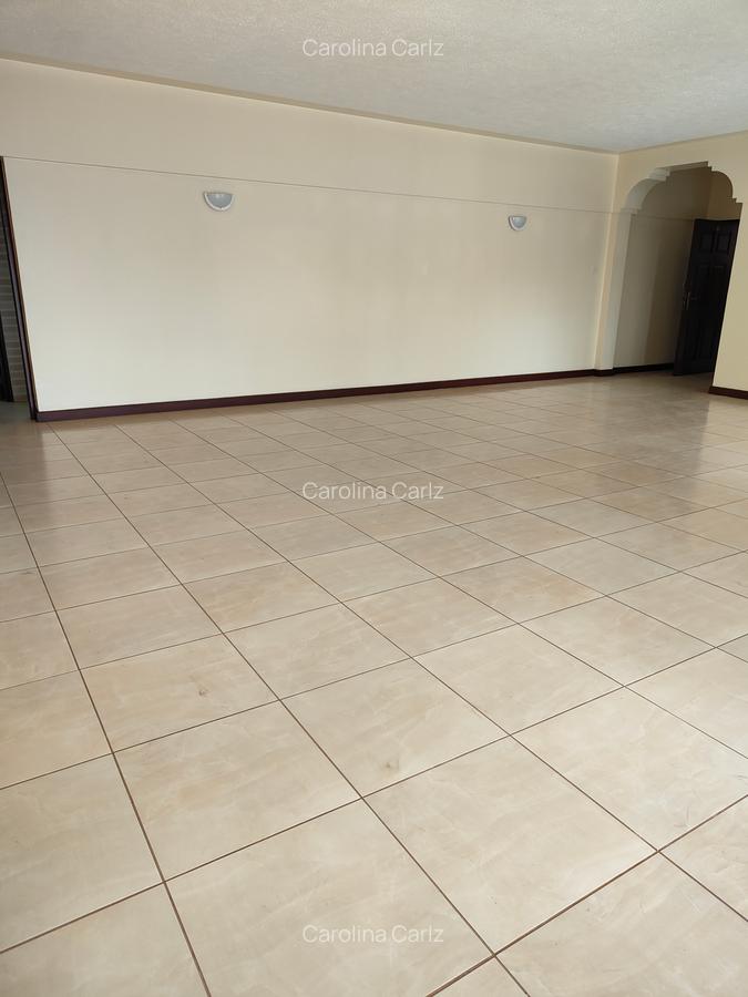 4 Bed Apartment with En Suite at Brookside Drive - 16