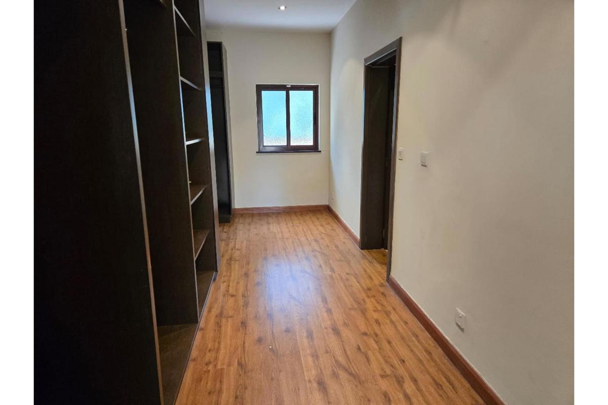 4 Bed Apartment with En Suite at Riverside Drive - 6