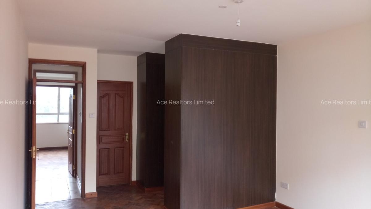 3 Bed Apartment with En Suite at City Park - 7