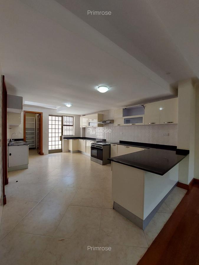 5 Bed Townhouse with En Suite in Lavington - 19