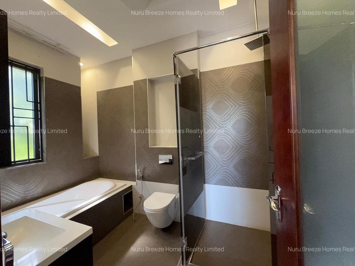 5 Bed House with En Suite in Runda - 11