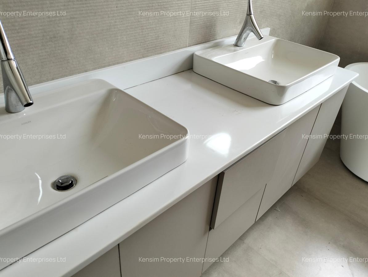 5 Bed Townhouse with En Suite in Lavington - 18