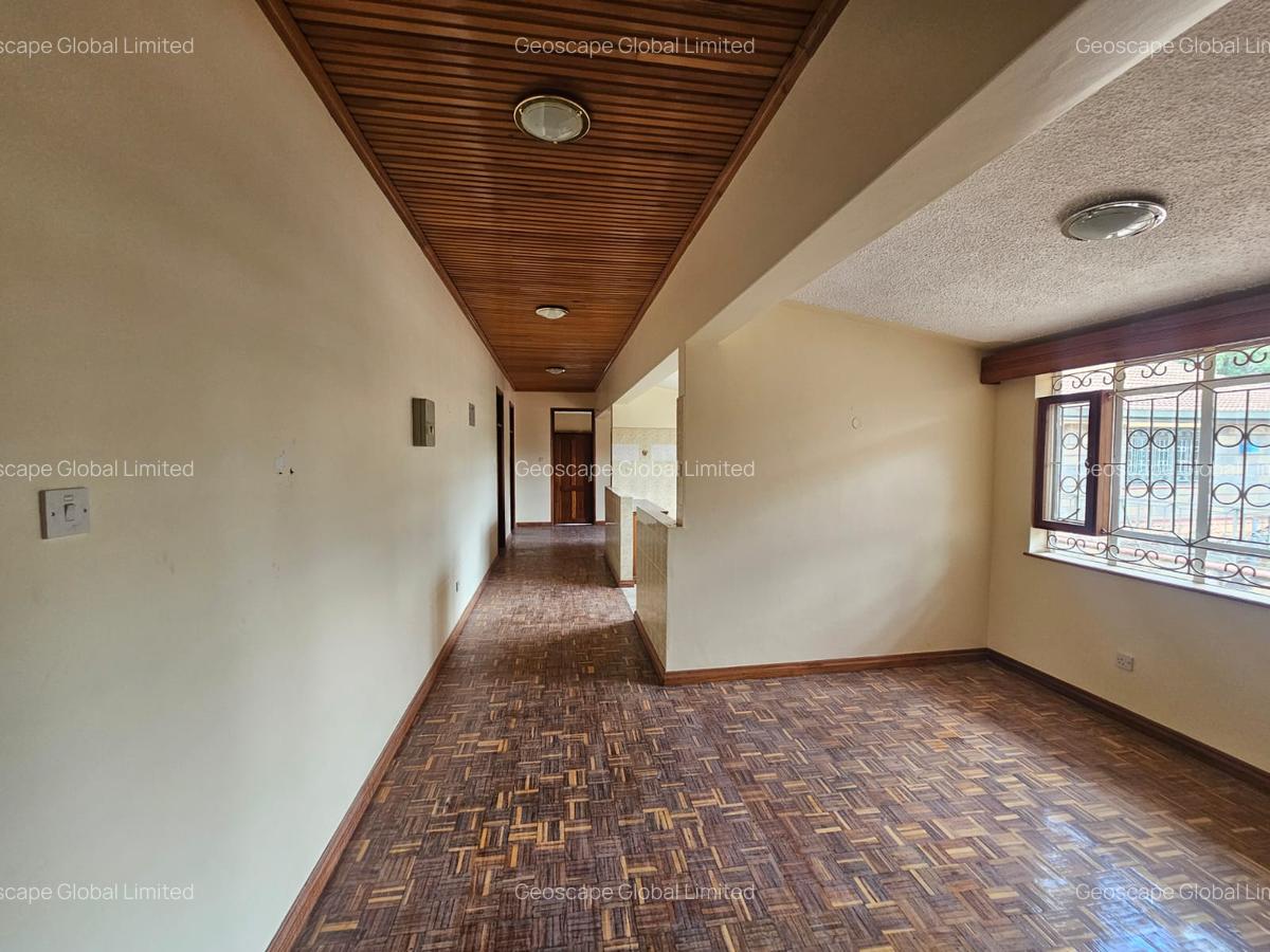 5 Bed House with En Suite in Nyari - 3