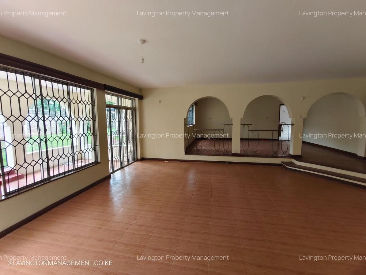 5 Bed House with En Suite at Lavington Green - 7