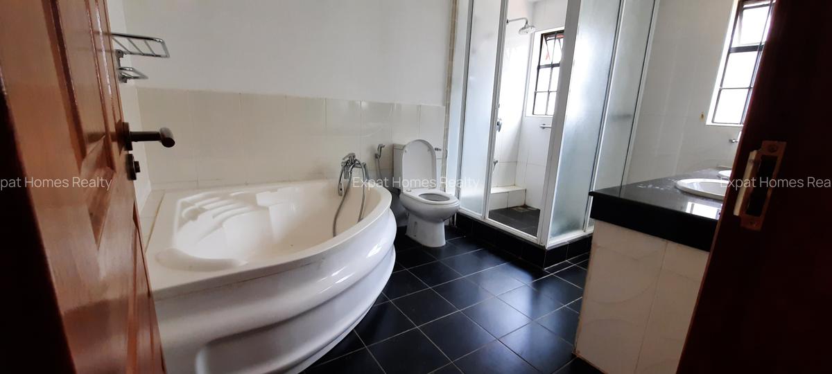 5 Bed Townhouse with En Suite in Lavington - 8