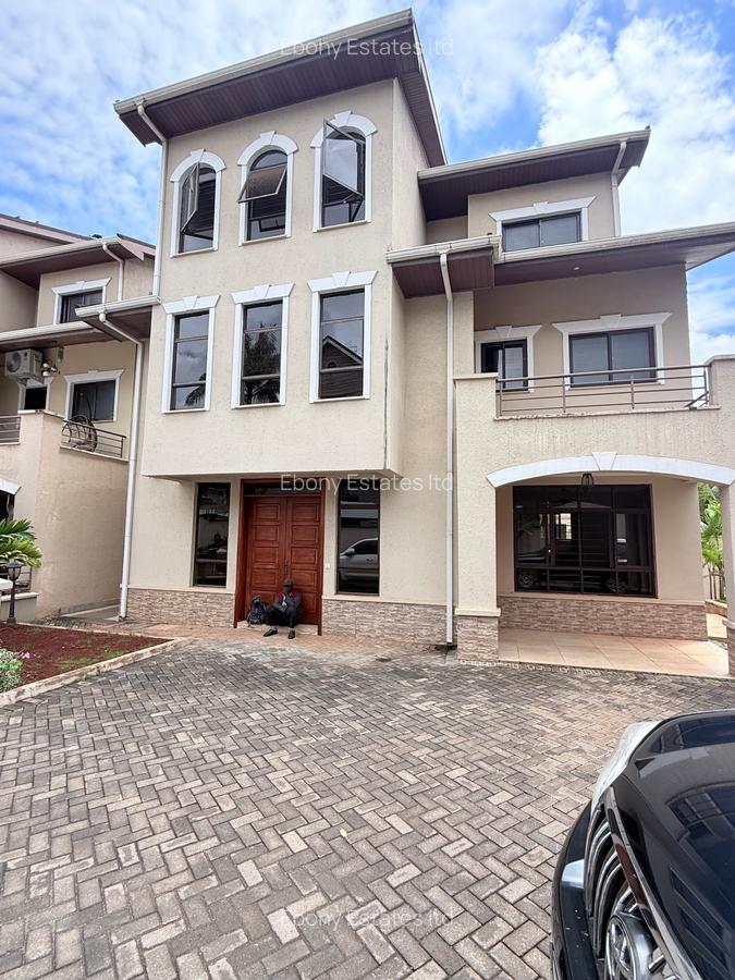 5 Bed Townhouse with En Suite in Lavington - 2