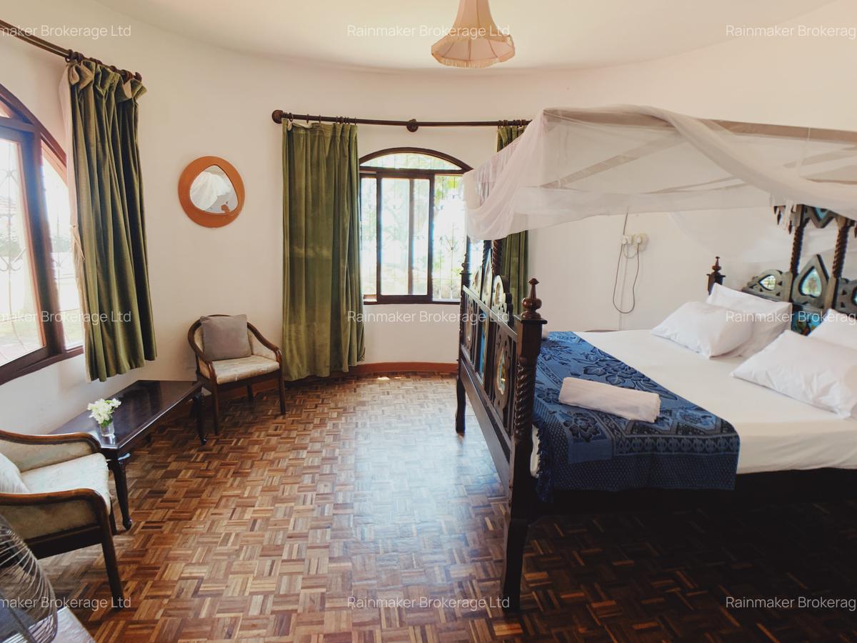 4 Bed Villa with Swimming Pool in Likoni - 5