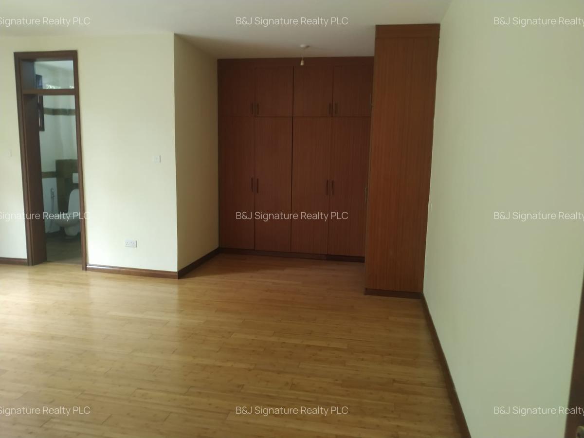 3 Bed Apartment with En Suite in Riverside - 7