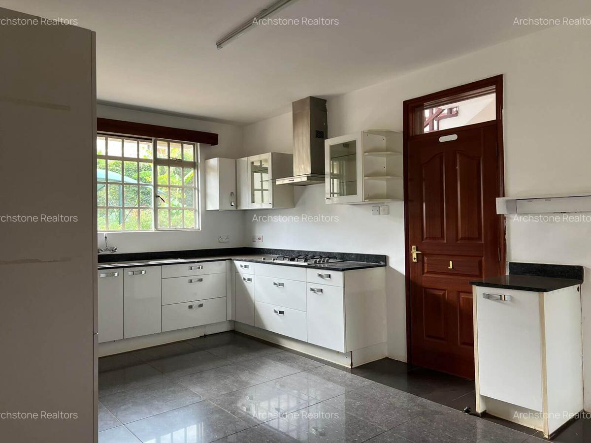 4 Bed Townhouse with En Suite in Rosslyn - 7