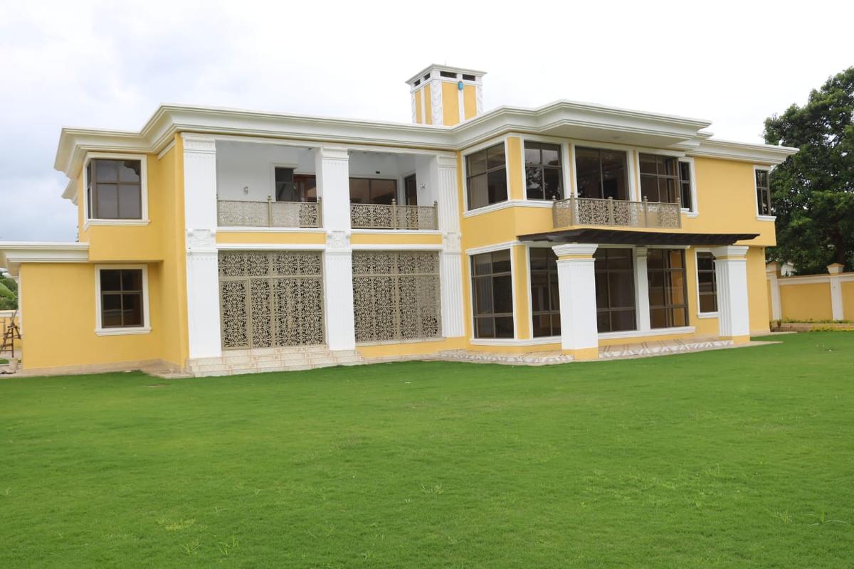 5 Bed House with En Suite in Runda - 2