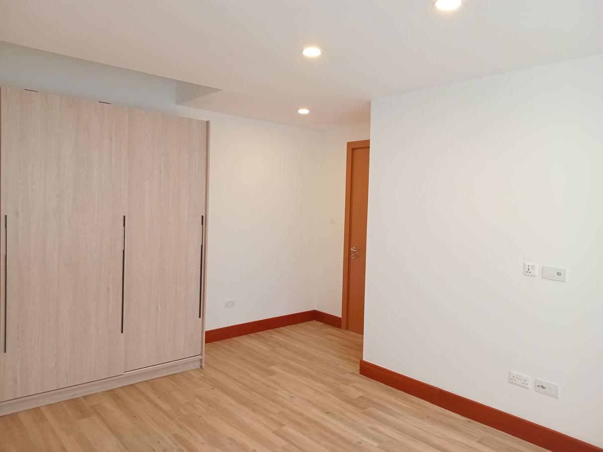 3 Bed Apartment with En Suite in Parklands - 9