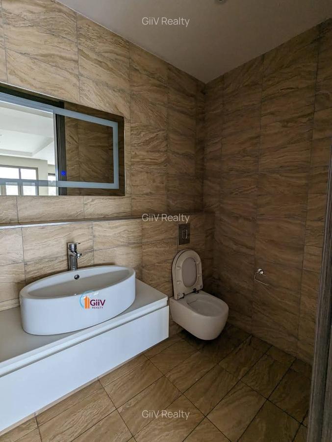 3 Bed Apartment with Gym in Riverside - 17