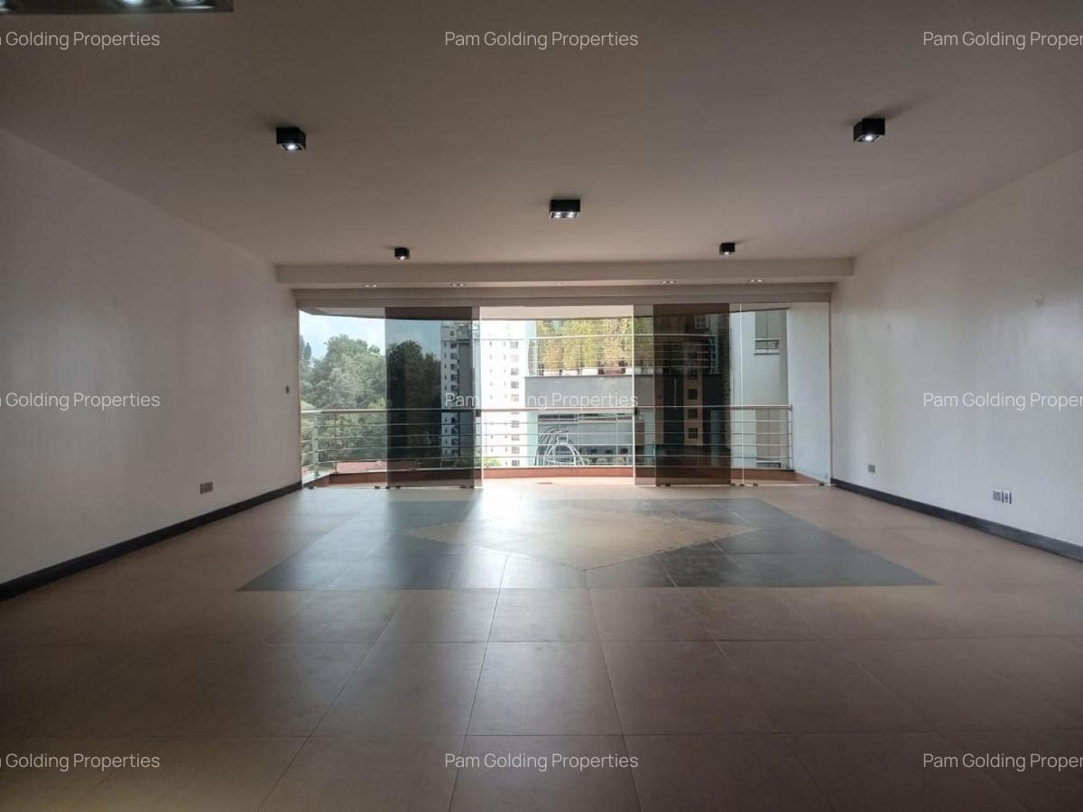 3 Bed Apartment with En Suite in Riverside - 5