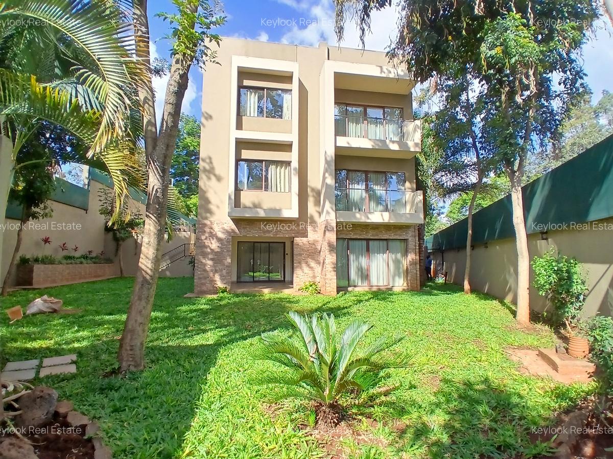 5 Bed Townhouse with En Suite at Lavington - 1