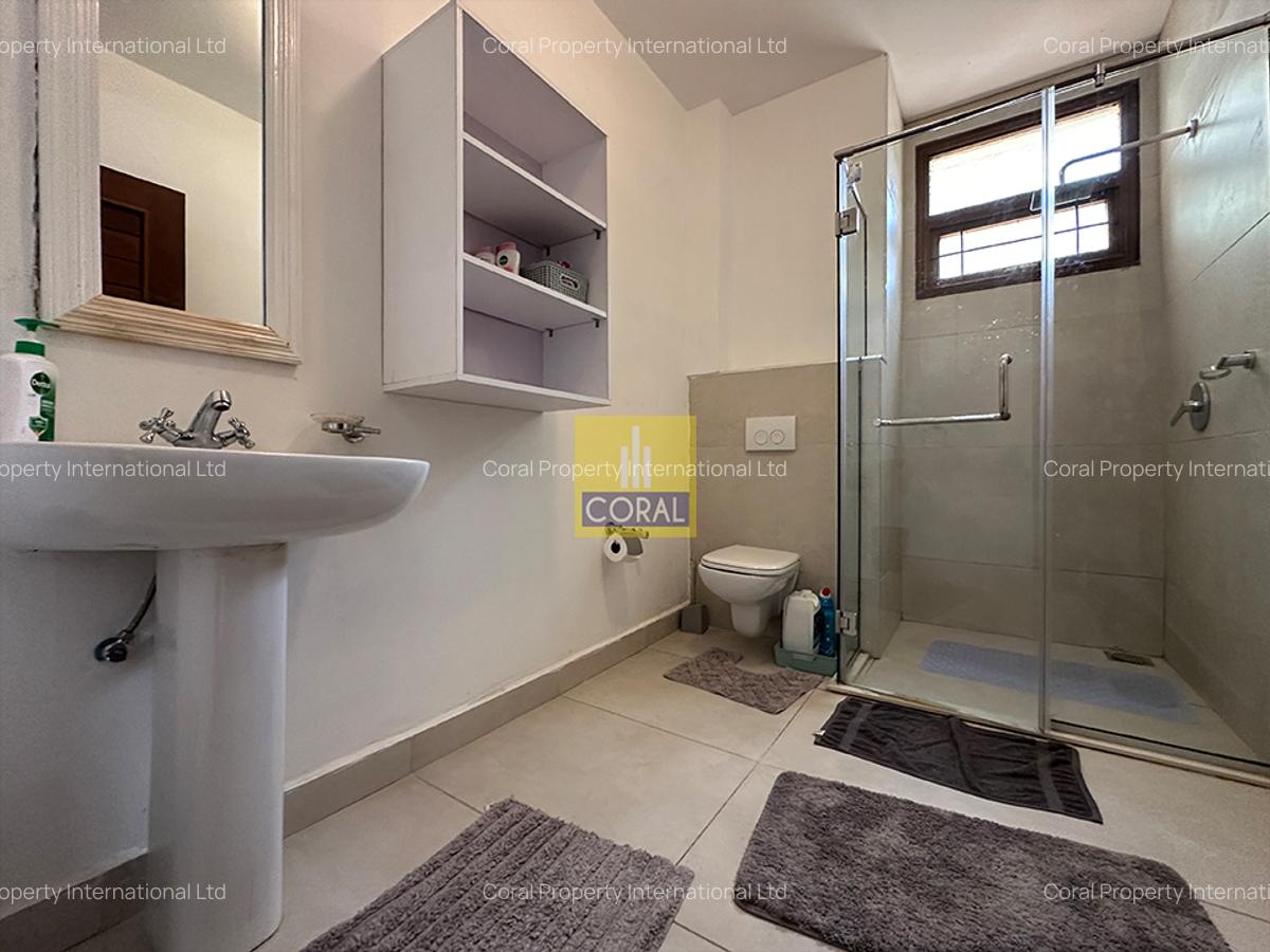 4 Bed Apartment in Riverside - 14