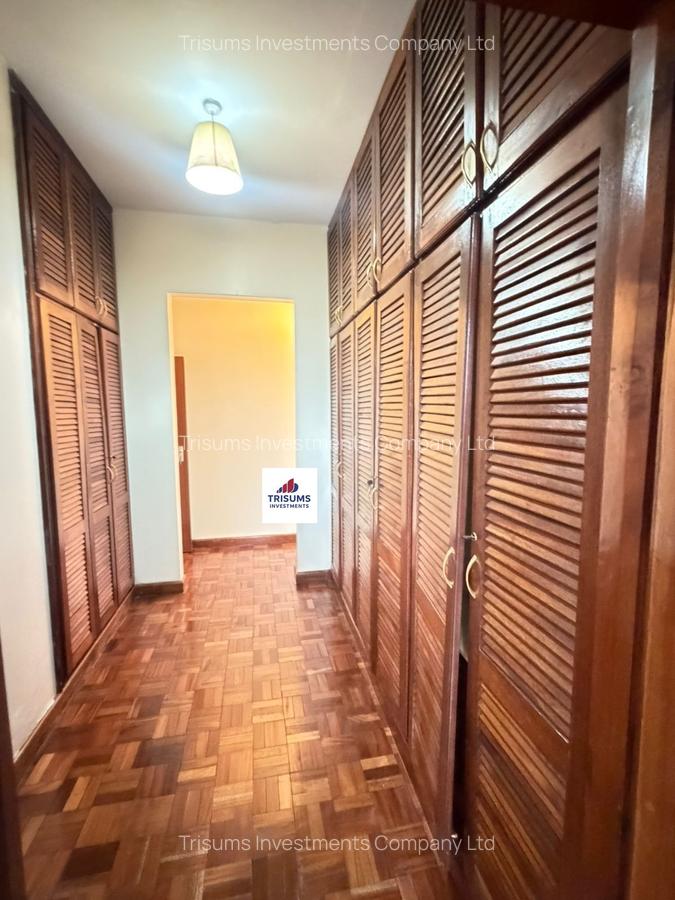 5 Bed House with En Suite in Runda - 13