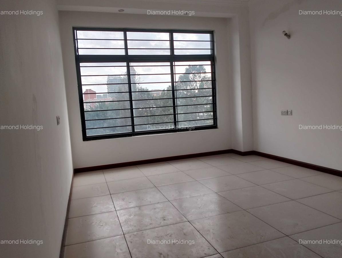 3 Bed Apartment with En Suite at Parklands - 2