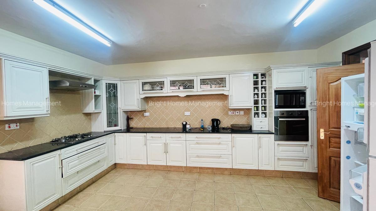 5 Bed Townhouse with En Suite in Lavington - 8